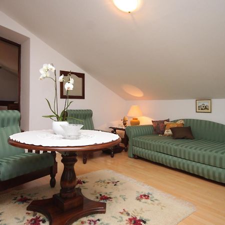Apartments And Rooms With Parking Space Cunski, Losinj - 2498 Ruang foto